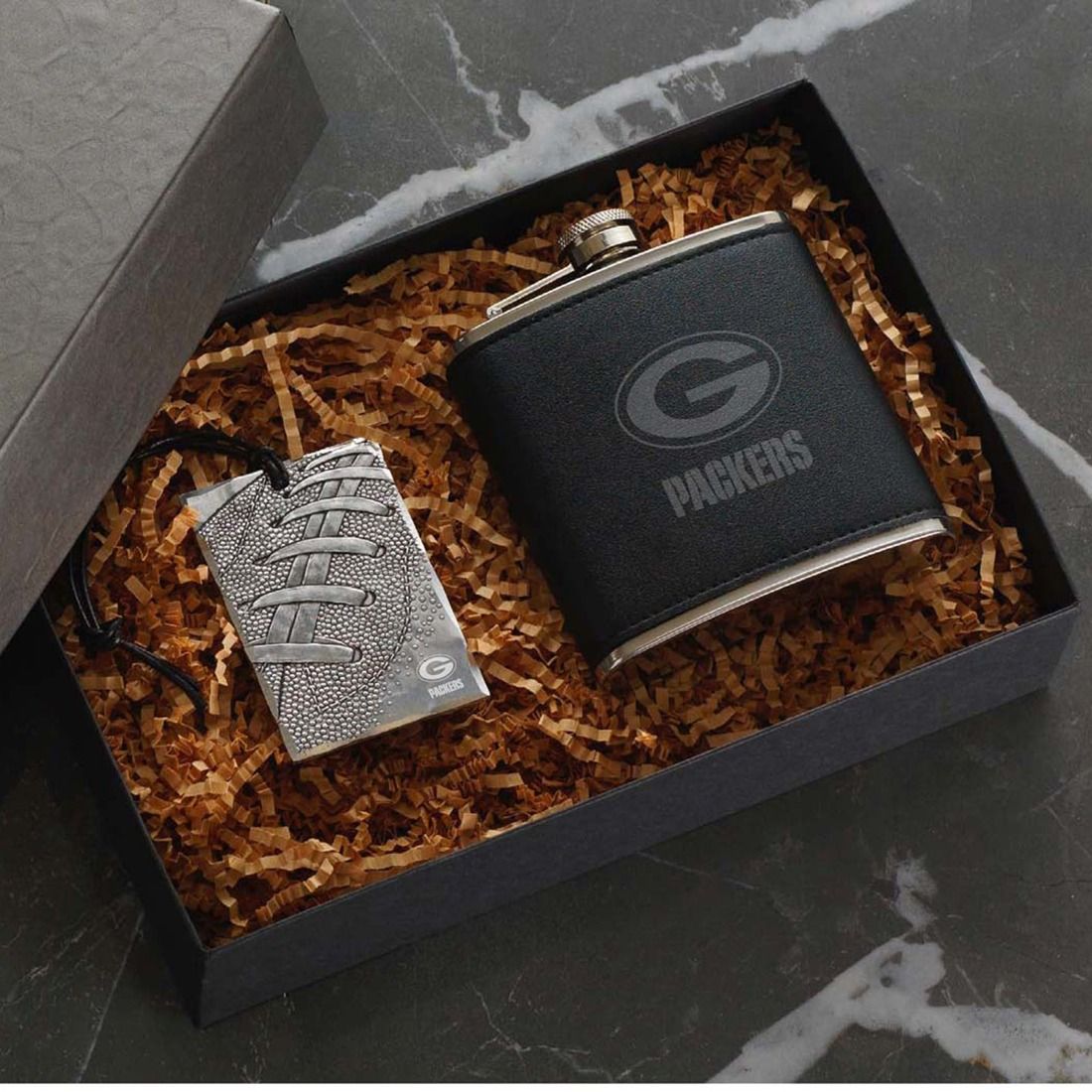Packers Traveler Flask & Bag Tag Gift Set